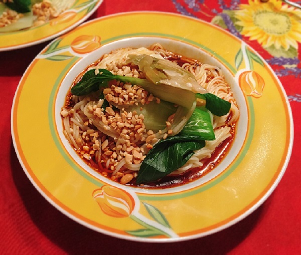spicy noodle with peanuts