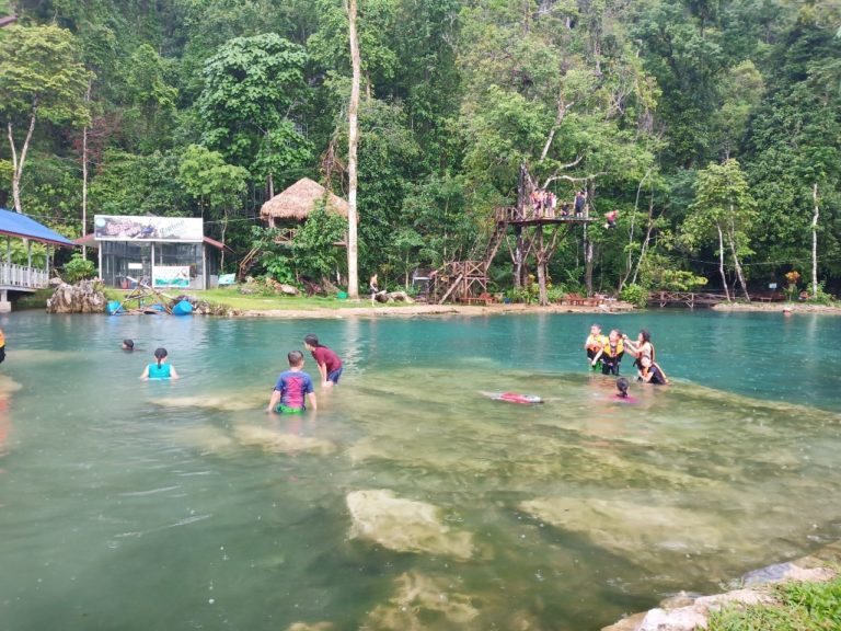 vang vieng lagoon jump platform
