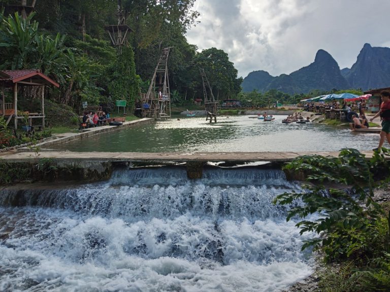 vang vieng waterfall lagoon