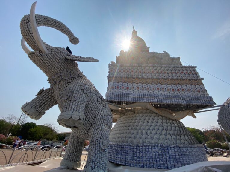 patuxai elephant statue