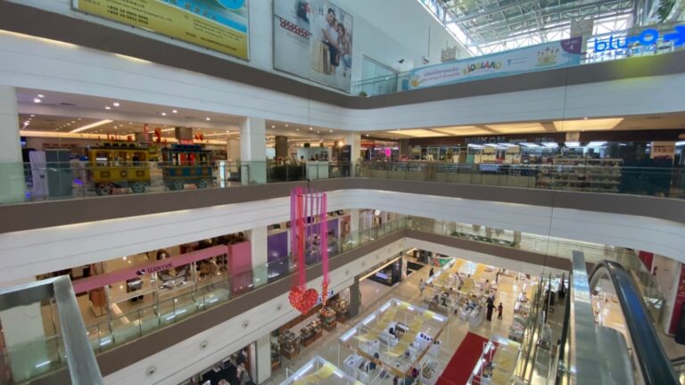 inside vientiane center