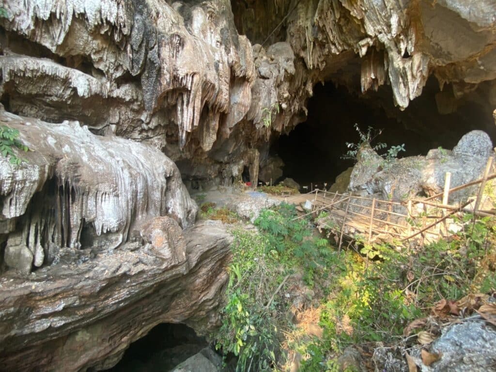 entrance pha poung kham cave