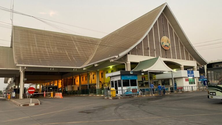 laos border vientiane