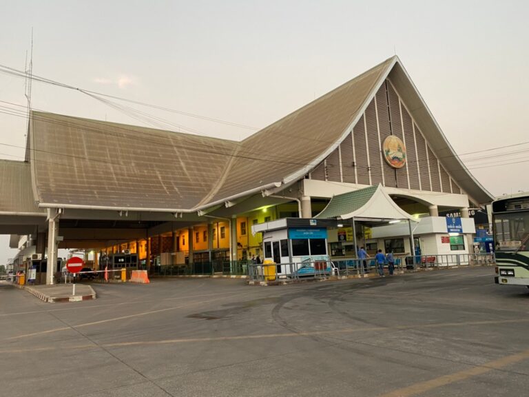 laos border vientiane