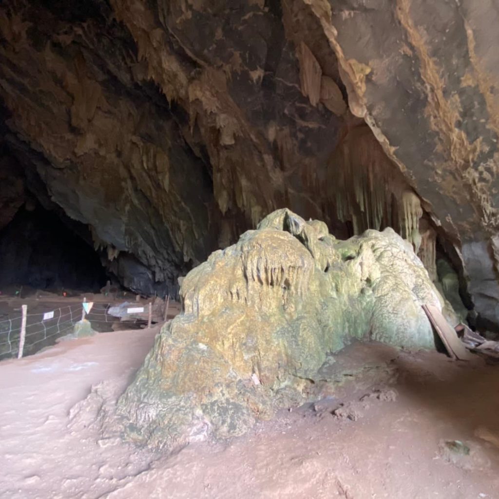 rock pha poung kham cave